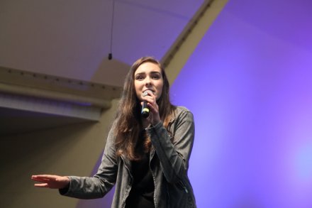 Uczestniczka Festiwalu Piosenki "Nasza Szansa"